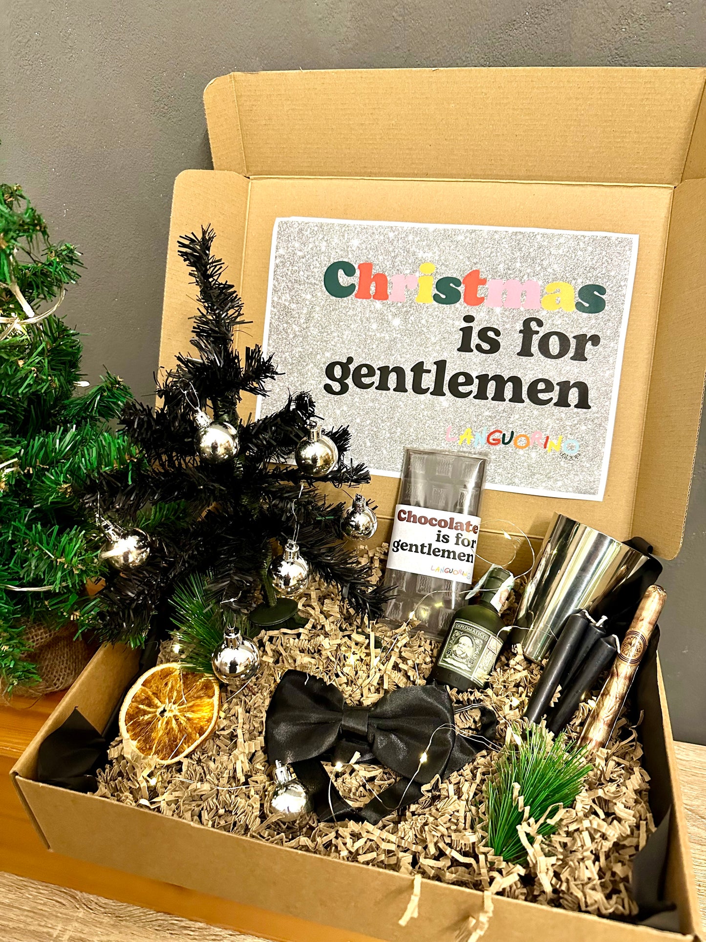 EMERGENCY KIT CHRISTMAS IS FOR GENTLEMEN